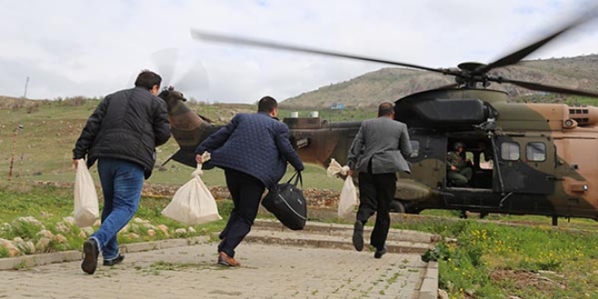Oy pusulaları askeri helikopterle taşındı