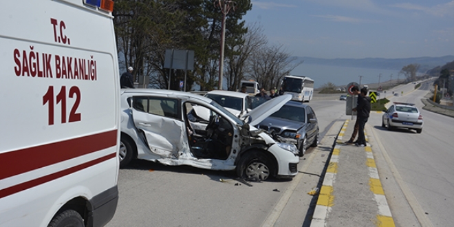 Dzce'de zincirleme trafik kazas: 7 yaral