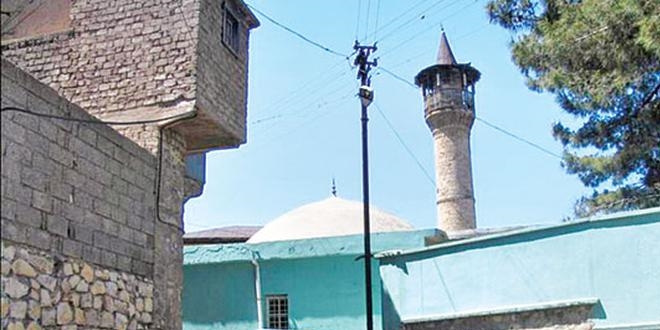Oylarını köyün tek yapısı olan camide kullandılar
