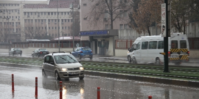 Gaziantep'te sağanak yaşamı olumsuz etkiledi