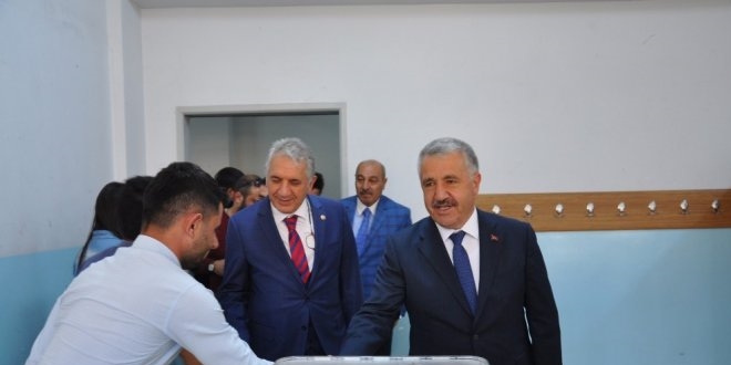 Bakanı Arslan'ın oy kullandığı sandıktan 'hayır' çıktı