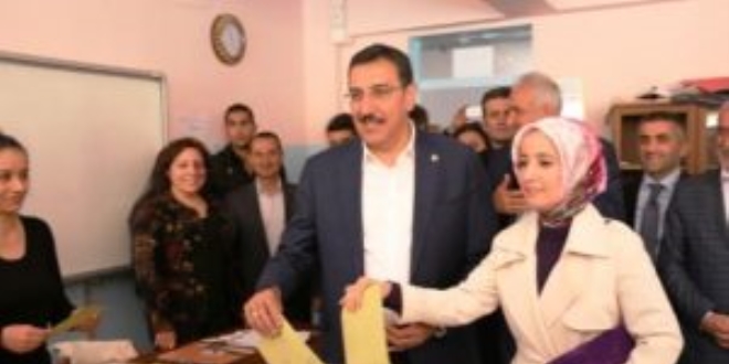 Bakan Tüfenkci'nin oy kullandığı sandıktan 'evet' çıktı