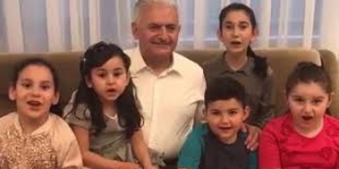 Başbakan Yıldırım'dan torunlarıyla halk oylaması mesajı
