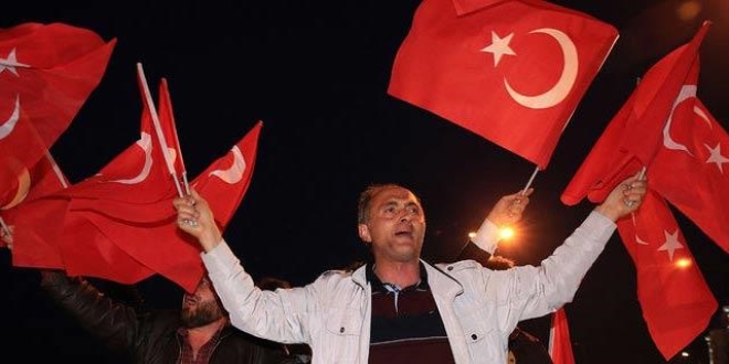 Vatandaşlar 'evet' kararını Tarabya'da da kutladı