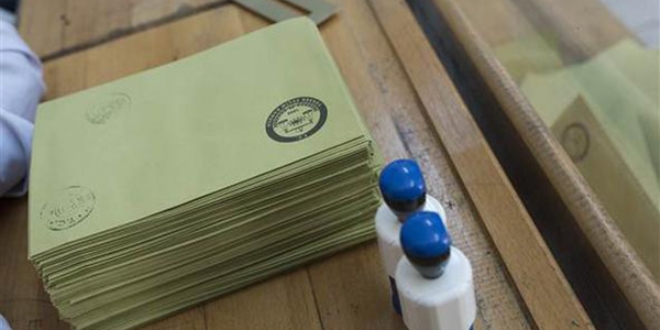 Referandumda oyunun fotoğrafını çekenlere ceza kesildi