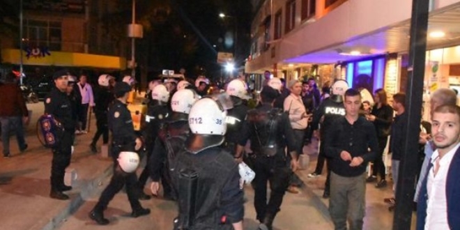İzmir'de izinsiz gösteri yapan 19 kişi gözaltına alındı