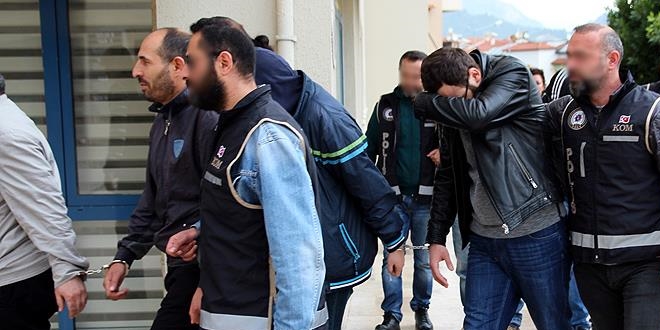 Rodos'a kaçmak isteyen FETÖ zanlılarından iki kişi tutuklandı