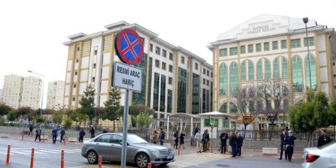 Antalya'da gözaltına alınan 2'si öğretmen 4 kişi tutuklandı