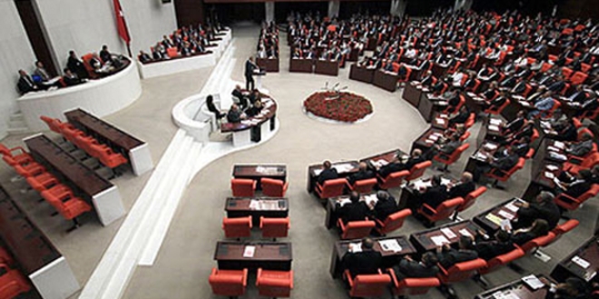 AK Parti'nin çalışma takvimine ilişkin önerisi kabul edildi