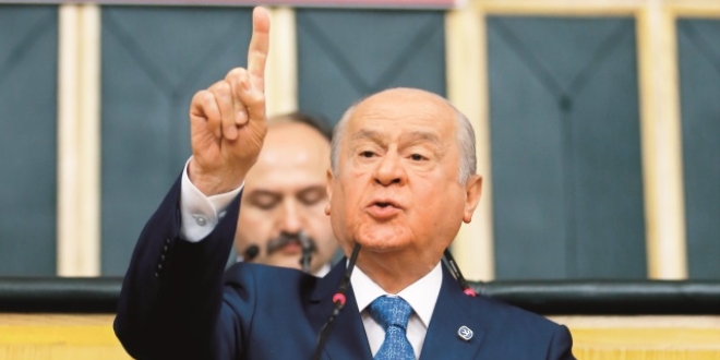 Vesayet odakları Bahçeli'nin meşruiyetini sorguluyor