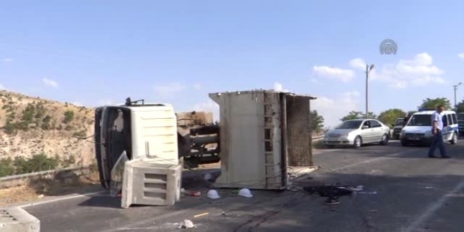 Şanlıurfa'da kamyonet devrildi: 4 ölü, 8 yaralı