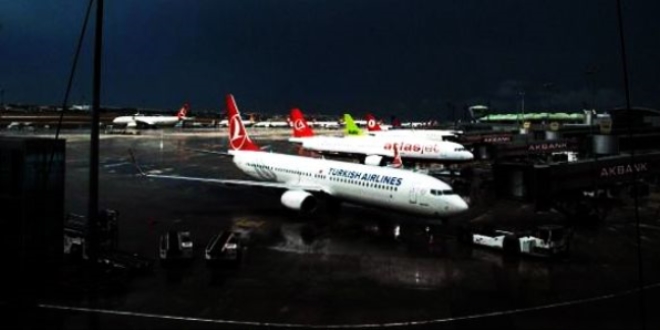 İstanbul'da sağanak yağış hava trafiğini etkiledi