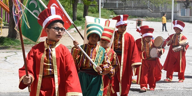 Edirne'de ilkokul rencileri 'mehteran takm' kurdu
