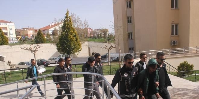 Uyuşturucu hapla yakalanan 3 üniversiteli tutuklandı