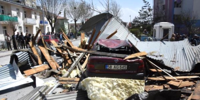 Trabzon'daki iddetli rzgar nedeniyle 14 ev tahliye edildi