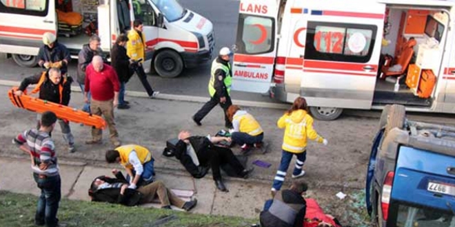 stanbul TEM'de trafik kazas: 7 yaral