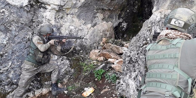 Hakkari'de PKK'ya ait ok sayda mhimmat ele geirildi