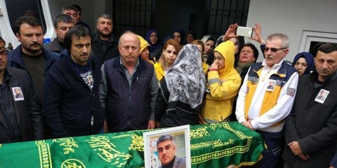 Kalp krizi geçiren ambulans şoförü hayatını kaybetti