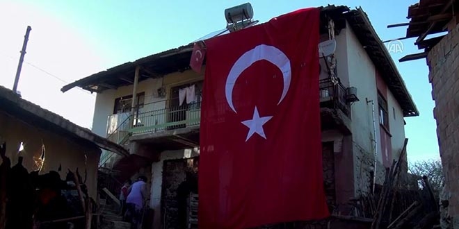Şehit Uzman Çavuş Düzgün'ün ailesine acı haber ulaştı