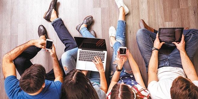 Cep telefonu gençleri fıtık ediyor