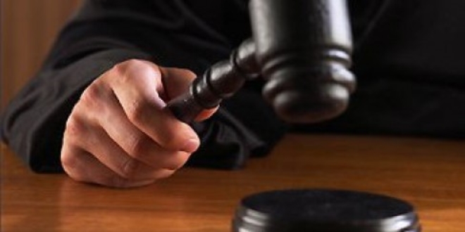 Tutuklu eski polise 6 yıl , doktora ise 3 yıl hapis cezası verildi