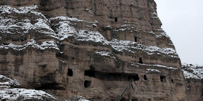 Frigler'in 3 bin 200 yllk kaya evleri turizme kazandrlyor
