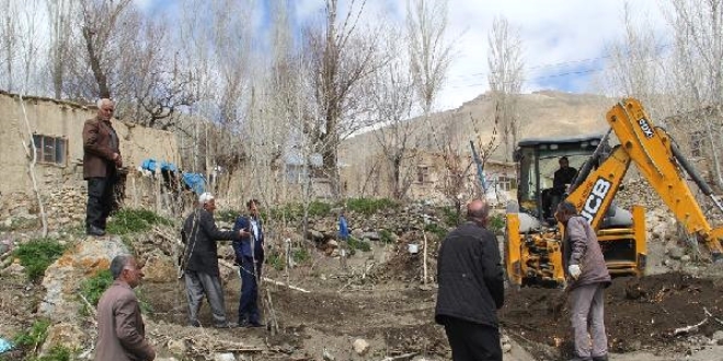 Van'da KOAH hastası için yol yaptılar