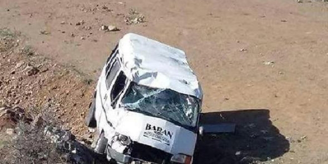 Bingöl'de öğrencileri taşıyan minibüs devrildi: 6 yaralı