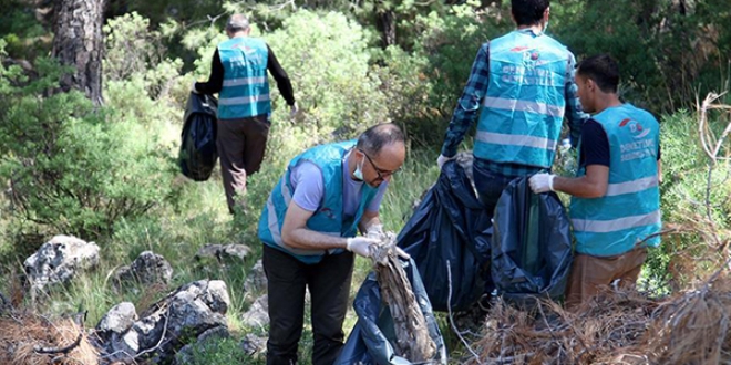 Fethiye'de hkmller evre temizlii yapt