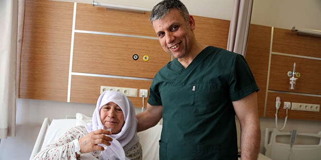 İç organlarının yerinin ters olduğunu 63 yaşında öğrendi