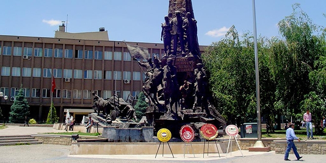 Uşak'ta yeni KHK ile 18 kişi kamudan ihraç edildi