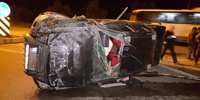 Kamyonet ile traktör çarpıştı: 1 ölü, 5 yaralı