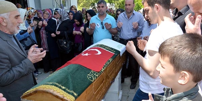 Görevi başında ölen doktorun cenazesi toprağa verildi