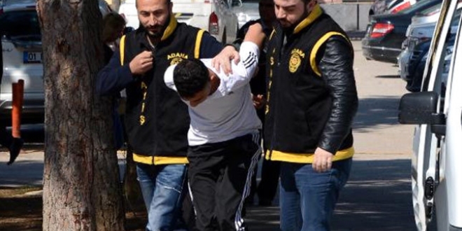 Kız arkadaşını bıçakla öldüren lise öğrencisi teslim oldu