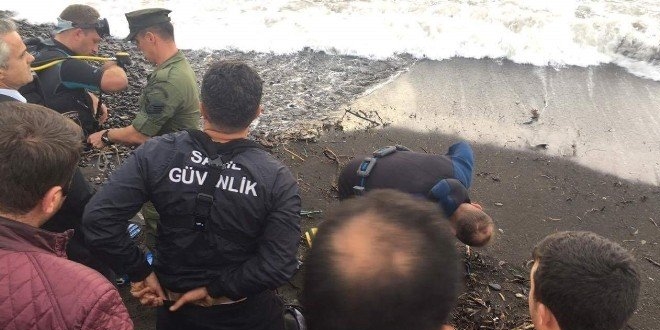 Mersin'de denize giren iki lise öğrencisi boğuldu