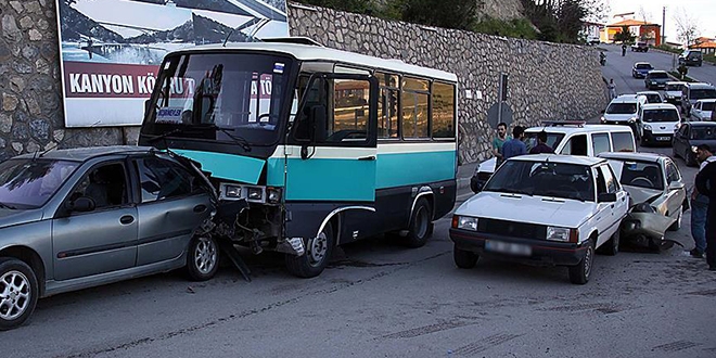 Karabük'te trafik kazaları: 11 yaralı