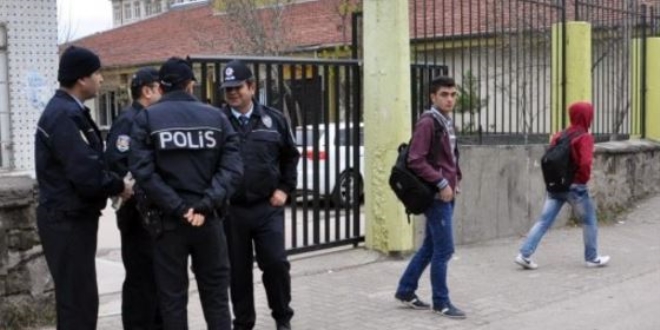 Başkasının yerine sınava giren 'joker' yakalandı
