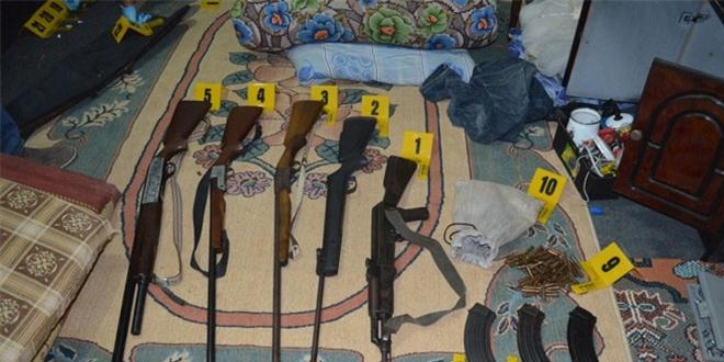 Hakkari'de 388 av tüfeği ve 72 tabanca ele geçirildi