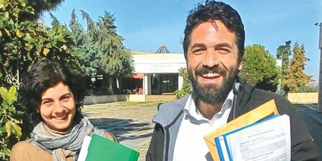 Asker babası şehit oldu, eşiyle birlikte ihraç edildi