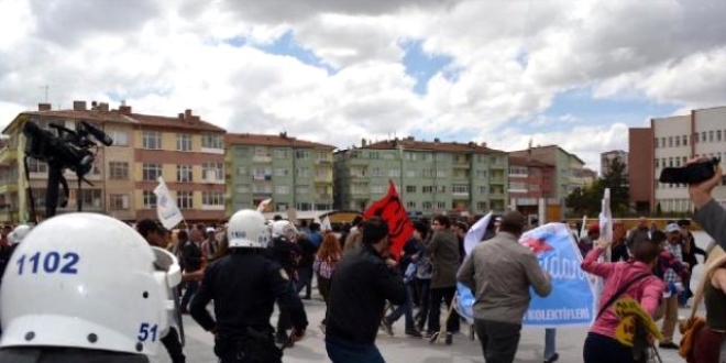 Taksim'e yürümek isteyen 20 kişilik grup gözaltına alındı