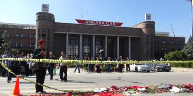 'Ankara Garı Saldırısı'nda hayatını kaybetenler 1 Mayıs törenlerinde anıldı