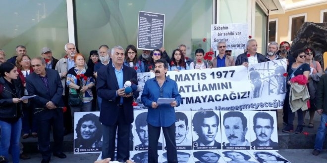 Türk-İş üyeleri 1977'de hayatını kaybedenleri Kazancı Yokuşu'nda andı
