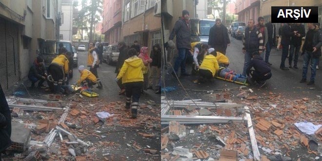 İzmir'de üst kat balkonu ailenin üzerine çöktü: 3 yaralı