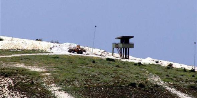 Rus askerleri Türkiye sınırında devriye geziyor