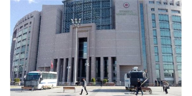 DİSK üyeleri tutuklu gazetecilerin serbest bırakılmasını istedi
