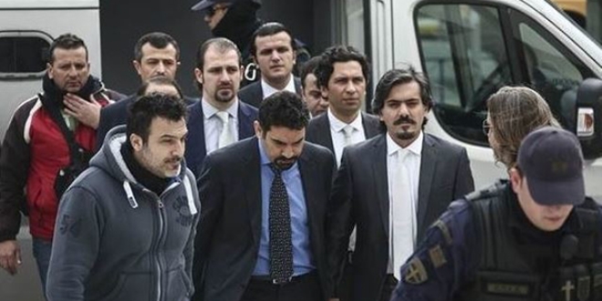 Yunanistan darbecileri vermiyor, serbest bırakacak