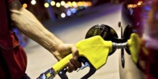 Petrol fiyatlar son 5 ayn en dk seviyesinde