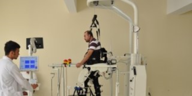 Teşhis koyup, tedavi yapabilen rehabilitasyon robotu üretildi
