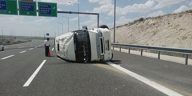 Tarım işçilerini taşıyan minibüs devrildi: 13 yaralı
