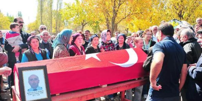 Kalp krizinden ölen polis memuru toprağa verildi